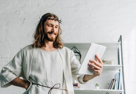 Photo Digitálny Ježiš radí cez mobil a umelá inteligencia káže v kostole: Viera čelí revolúcii