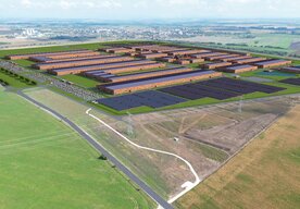 Photo Slávnostné poklepanie základného kameňa odštartuje výstavbu prvej slovenskej gigafabriky v Šuranoch