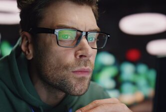 Photo 9-9-6 a 100 hodinové pracovné týždne ako daň za preteky o lepšiu AI