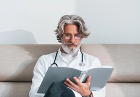 Photo Šedivé vlasy môžu byť prekvapivým signálom, že sa telo bráni proti rakovine