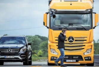 Photo Ako dokáže 20-tonový ťahač zabrzdiť rýchlejšie a stabilnejšie ako športové auto