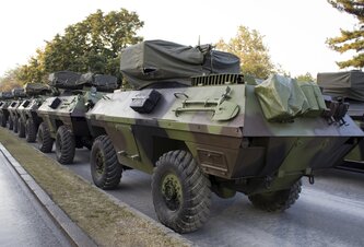 Photo Európa odhalila svoju prvú autonómnu vojenskú kolónu jazdiacu bez šoférov