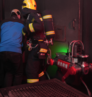 Photo Robotický pes vybavený vodným delom dokáže hasiť oheň aj prekonať strmé schody