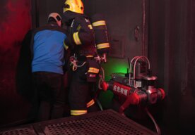 Photo Robotický pes vybavený vodným delom dokáže hasiť oheň aj prekonať strmé schody