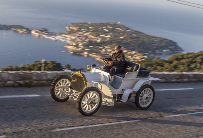 Photo Prvý Mercedes z 22. novembra 1900: Pred 125 rokmi sa zrodil moderný automobil 