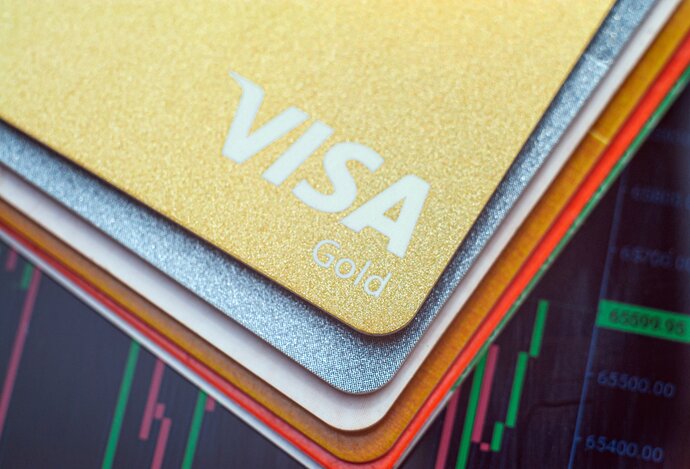 Photo Visa prináša revolúciu: tvorcovia obsahu môžu obísť banky a dostať peniaze v kryptomenách