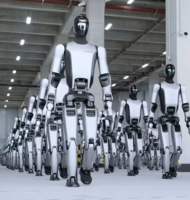 Photo Čínska robotická invázia sa začína: stovky humanoidov nastupujú do tovární