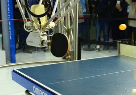 Photo 50 milisekúnd k víťazstvu robota v pingpongu nad človekom 