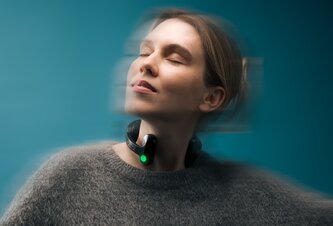 Photo Biohacking krku: Môže elektrický obojok vyriešiť epidémiu stresu?