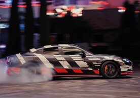 Photo Úchvatná premiéra v Las Vegas: nový rozmer výkonnosti s B. Pittom, G. Russellom a prichádzajúcim 4-dverovým kupé Mercedes-AMG GT