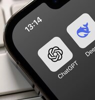 Photo Čínsky DeepSeek otriasa trhom AI: Výkon ako GPT-5, ale s radikálne nižšími nákladmi