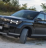 Photo Hyundai SANTA FE Hybrid (HEV) / Rodinná obývačka na kolesách