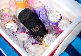 Photo JBL Grip / Kvalitný zvuk vo veľkosti plechovky
