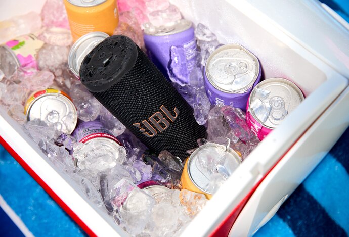 Photo JBL Grip / Kvalitný zvuk vo veľkosti plechovky