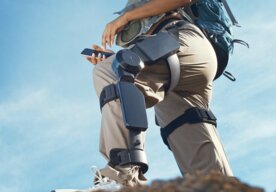 Photo Inteligentný exoskelet vybavený laserom predvída váš pohyb