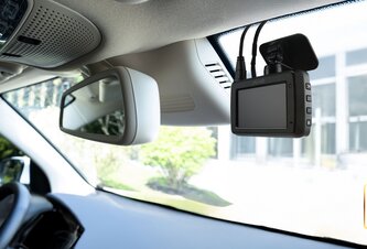 Photo Mio MiVue 803W PRO 2.5K: autokamera s 2.5K HDR a 60fps natáčením, parkovacím dohledem a zabudovaným SmartBoxem!