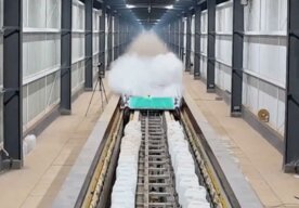 Photo Čínsky maglev dosiahol rýchlosť 700 km/h za menej ako 2 sekundy