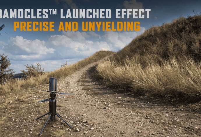 Photo Bojová hlavica vybavená vrtulou, kamerou a AI likviduje tanky v štýle kamikadze