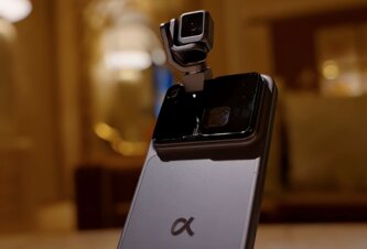 Photo Smartfón vybavený robotickým ramenom prináša novú éru fotenia a interakcie