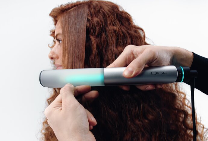 Photo CES 2026: Infračervená žehlička a LED maska od L'Oréal menia pravidlá hry