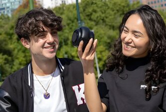 Photo CES 2026: Slúchadlá TDM Neo Hybrid sa otočením zmenia na reproduktor