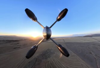 Photo Otec so synom si doma vyrobili najrýchlejší dron na svete