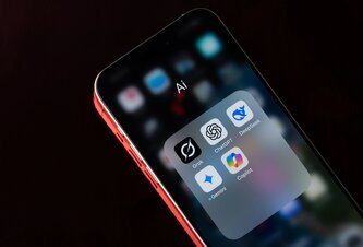 Photo  Ilúzia produktivity: Prečo manažéri milujú AI a zamestnanci sa s ňou trápia