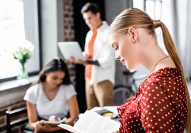 Photo Školy vyhodili obrazovky a vrátili sa ku knihám