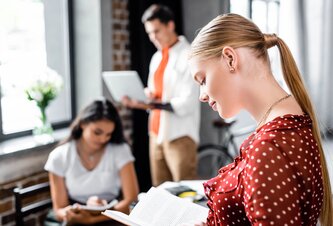 Photo Školy vyhodili obrazovky a vrátili sa ku knihám