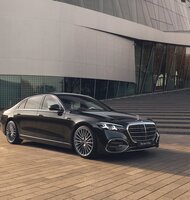 Photo Mercedes-Benz: Nová trieda S prichádza a oslavuje 140.rokov od vynálezu automobilu