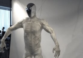 Photo Anatomicky najkomplexnejší humanoidný robot používa vodu na pohon svalov