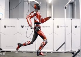 Photo Čínsky humanoidný robot šokuje svet, trúfol by si aj na Usaina Bolta