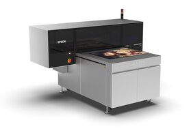Photo  Spoločnosť Epson uvádza na trh plošnú tlačiareň SC-V4000 A1+ na UV tlač