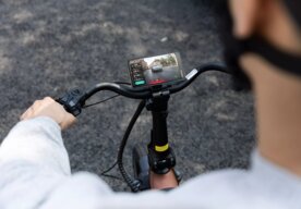Photo Inovatívny elektrobicykel s radarom na ochranu pred nebezpečenstvom zozadu