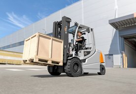 Photo Vymeňte diesel za pokoj / Prečo logistika prechádza  na elektrické  vysokozdvižné vozíky?