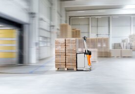 Photo STILL predstavuje svetovú novinku: AXL 15 iGo automatizuje nakládku a vykládku nákladných áut