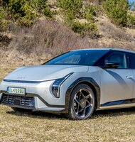 Photo Kia EV4 Fastback 81,4 kWh GT-LINE FWD (2025) / Úsporný rodinný elektromobil