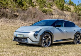 Photo Kia EV4 Fastback 81,4 kWh GT-LINE FWD (2025) / Úsporný rodinný elektromobil