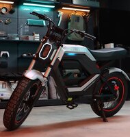 Photo Terénna elektromotorka prináša automatizovanú jazdu na zadnom kolese