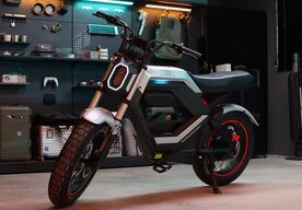 Photo Terénna elektromotorka prináša automatizovanú jazdu na zadnom kolese