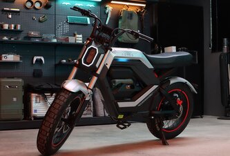 Photo Terénna elektromotorka prináša automatizovanú jazdu na zadnom kolese