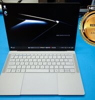Photo ASUS ExpertBook Ultra - ultraľahký notebook pre náročných firemných používateľov
