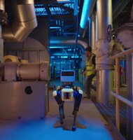 Photo Štvornohé robotické psy už vedia odčítať analógové hodiny, počítať palety a identifikovať úniky kvapalín