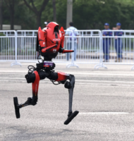 Photo Humanoidný robot prekonal svetový rekord bežcov v polmaratóne