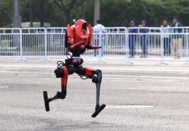 Photo Humanoidný robot prekonal svetový rekord bežcov v polmaratóne