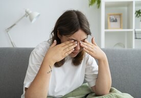 Photo Pocit piesku v očiach? Takto zmiernite pálenie, suchosť a podráždenie počas dňa