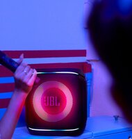 Photo Májová akcia ‘’Zamiluj si JBL’’, ponúka atraktívnu zľavu na kompaktný párty reproduktor s mikrofónom