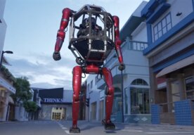 Photo Čínsky robotický transformer búra hranice medzi sci-fi a realitou