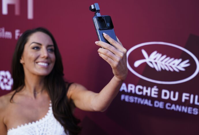 Photo HONOR Robot Phone šokoval filmové Cannes. Do obchodov dorazí už tento rok