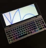 Photo Nie je to notebook, ale prenosná klávesnica so zabudovaným displejom 